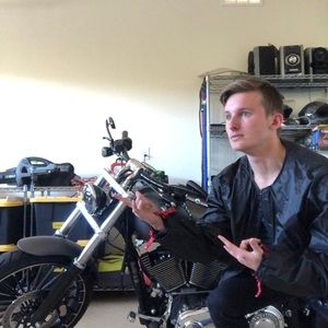 Meet your Posher, Adam